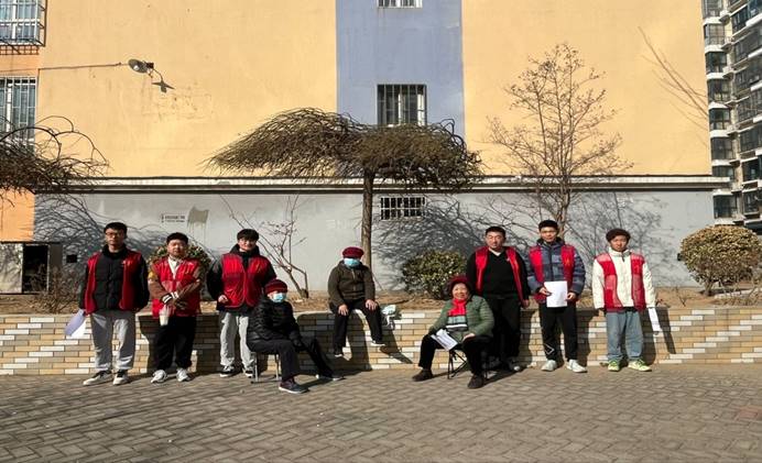 说明: C:\Users\xcb\Desktop\0314新闻\11\与老人合影.jpg 说明: C:\Users\xcb\Desktop\0314新闻\11\与老人合影.jpg